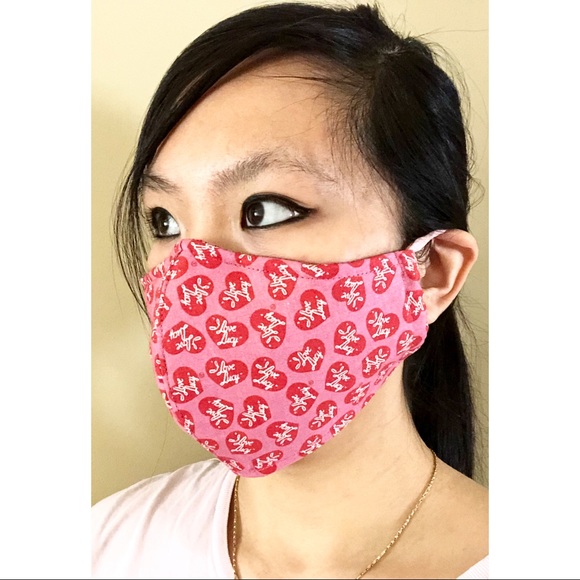 I Love Lucy Face Mask Pink - Picture 1 of 3